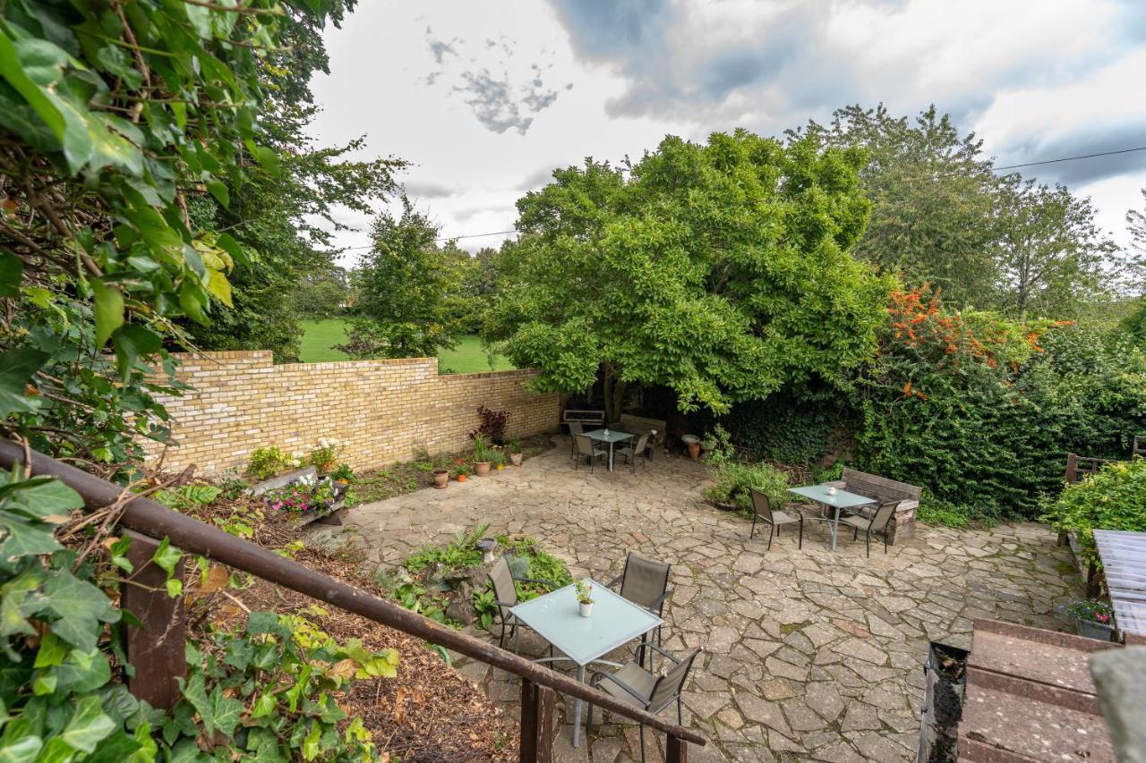 Rock House Bed And Breakfast Maidstone Eksteriør billede